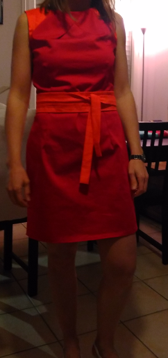 Marie-robe-rouge-et-orange.png